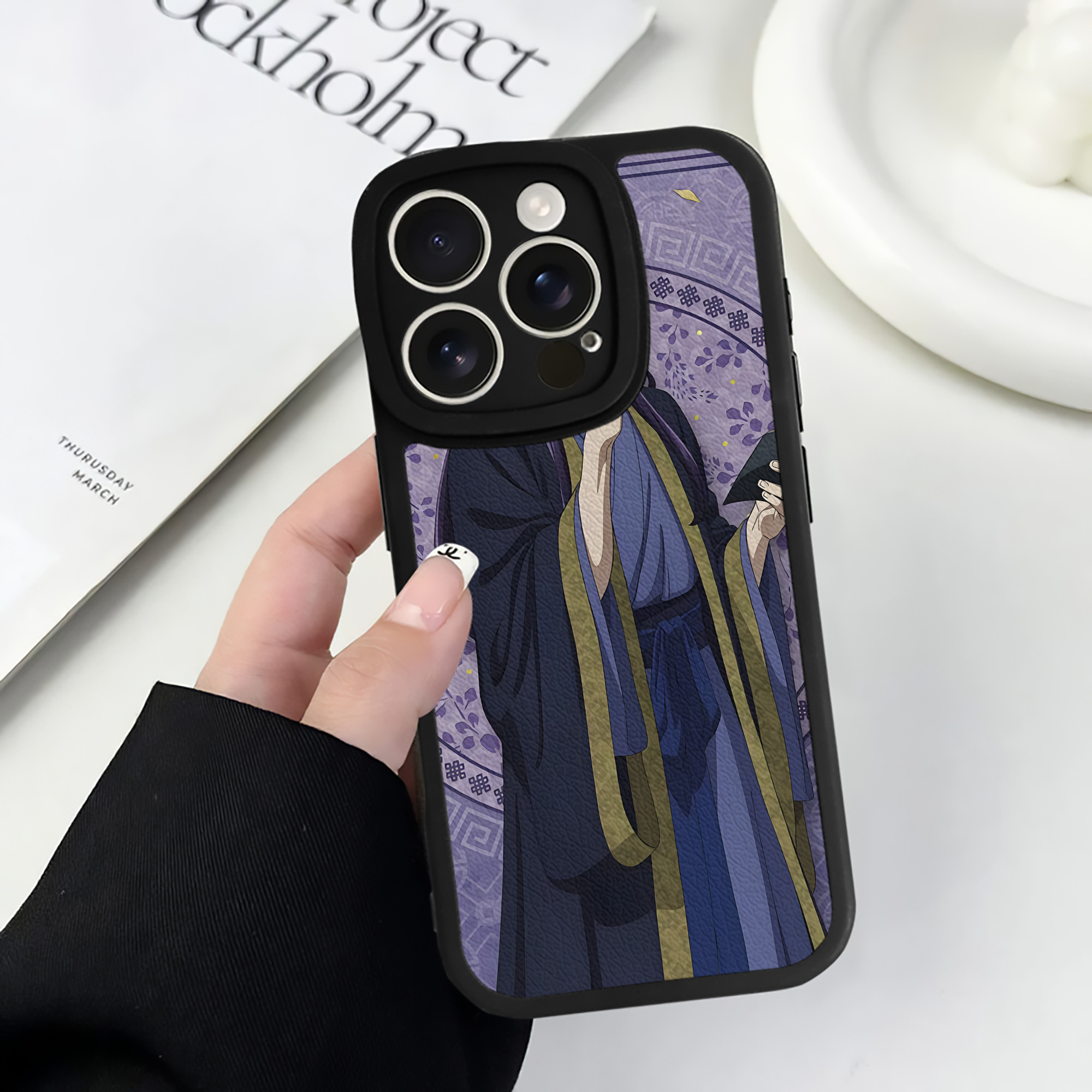 （画像用） 薬屋のひとりごと The Apothecary Diaries 【iPhone 16シリーズ対応】シリコンスマホケース（レザー調） 材質：シリコン